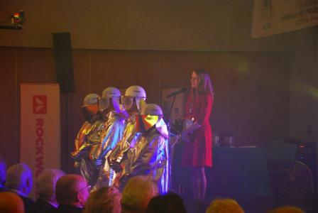 Wieczór zbrojeniowy CPJS. Nasi studenci z Młodej Kadry w strojach hutników.