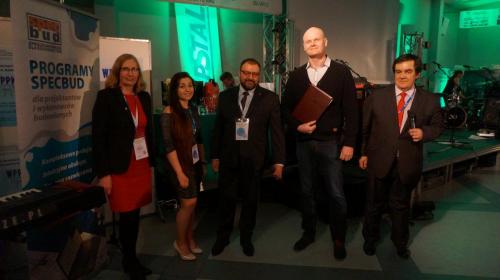 Przedstawiciel firmy HYDROSTOP odbiera wyróżnienie dla najlepszego wystawcy.